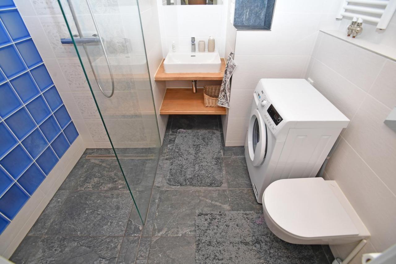Lovely Little Cosy Apt In Prag Exteriör bild