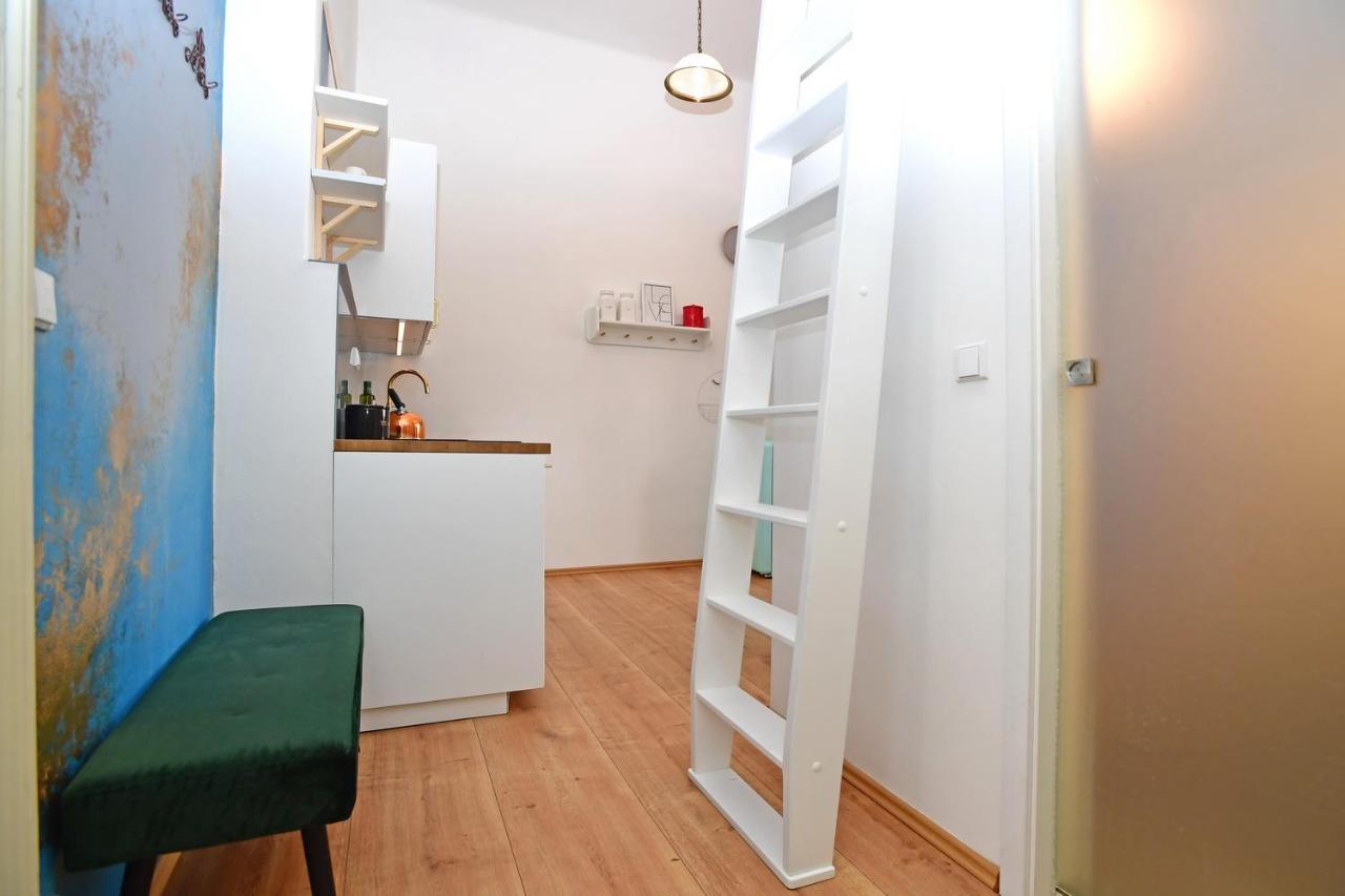 Lovely Little Cosy Apt In Prag Exteriör bild